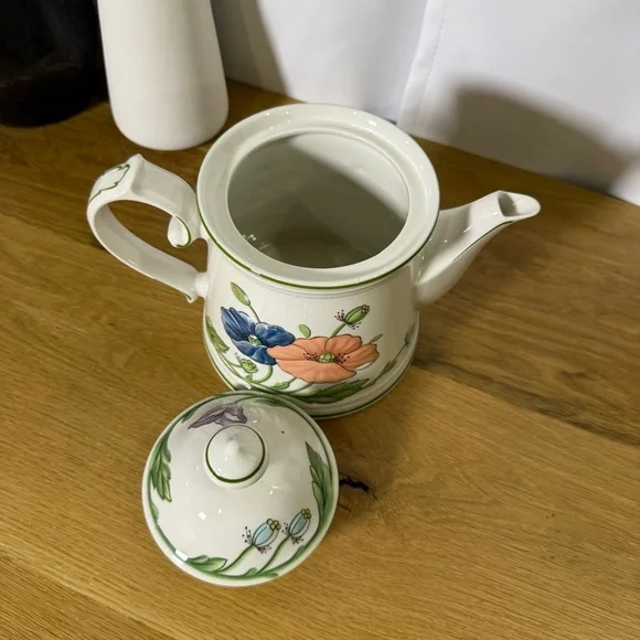 Vintage Villeroy & Boch white, pink, blue & green poppies ceramic Tea Pot - Picture 3 of 8